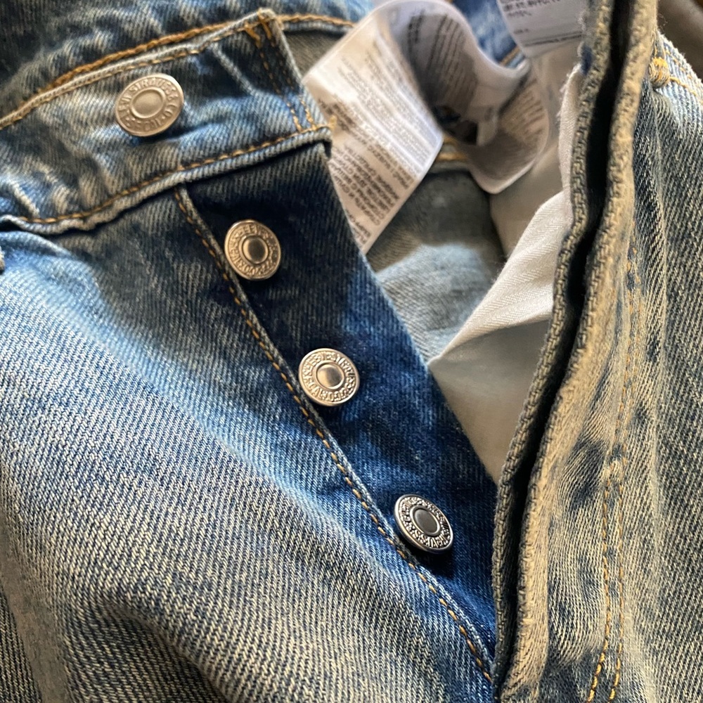 Levis ! Size 27 - Picture 3 of 5